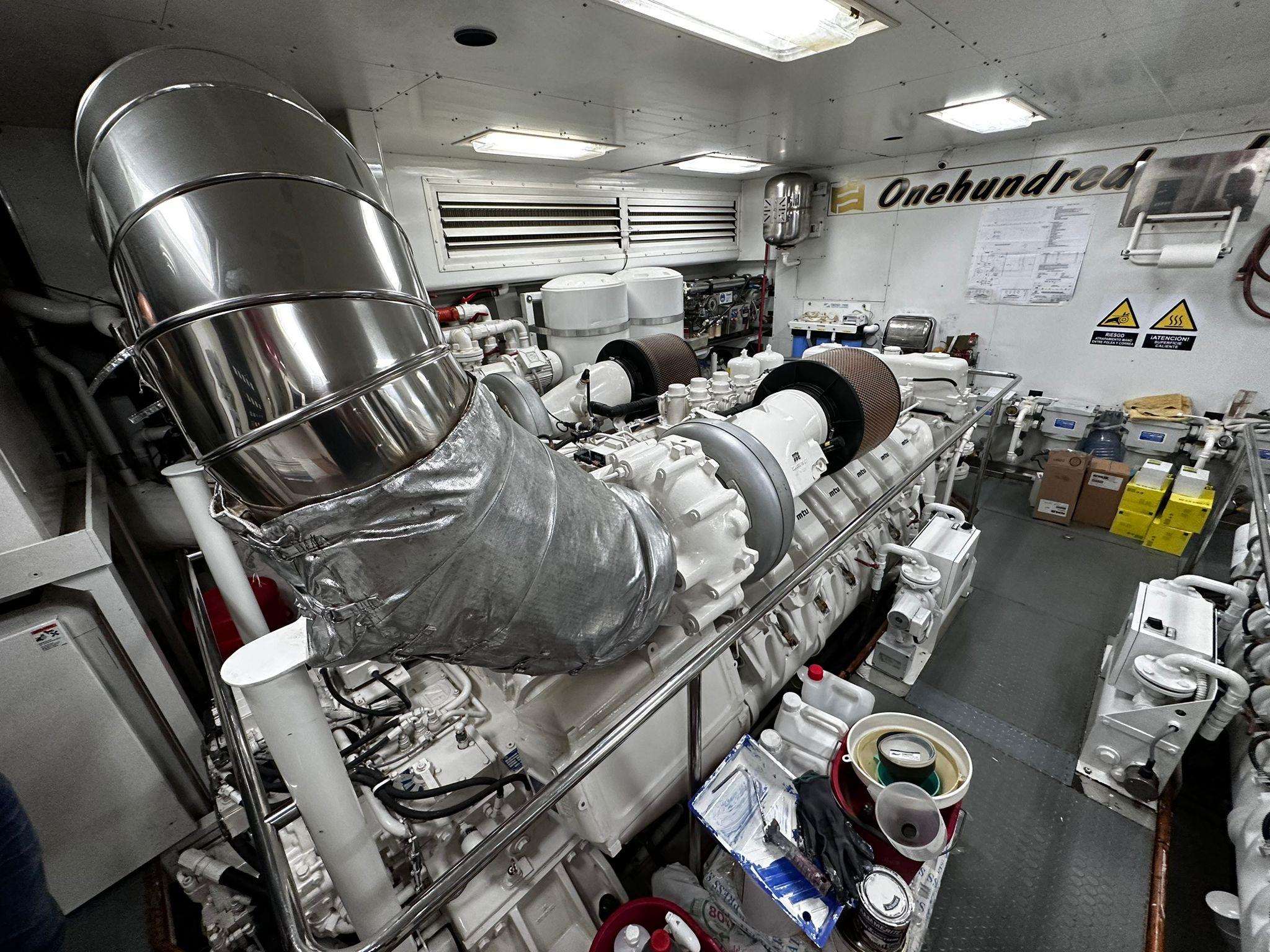 2005 CUSTOM LINE 112' 